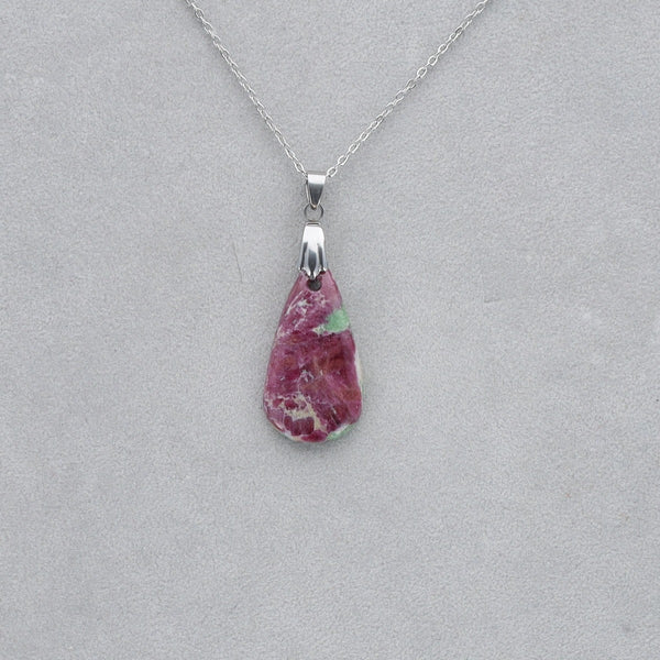 Fuschite Rubis Cabochon percé 70