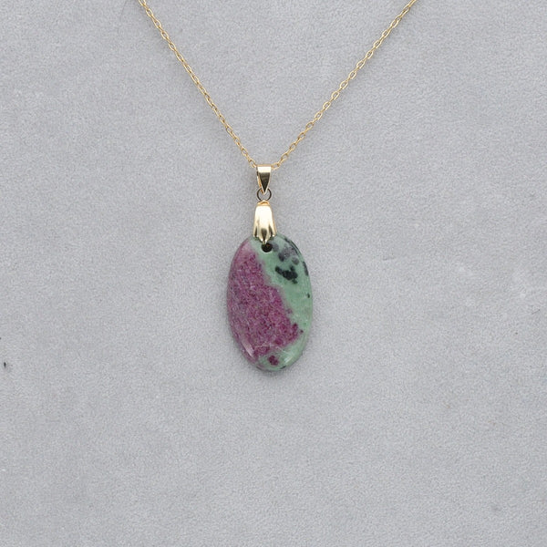 Fuschite Rubis Cabochon percé 56