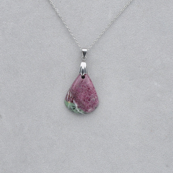 Fuschite Rubis Cabochon percé 75