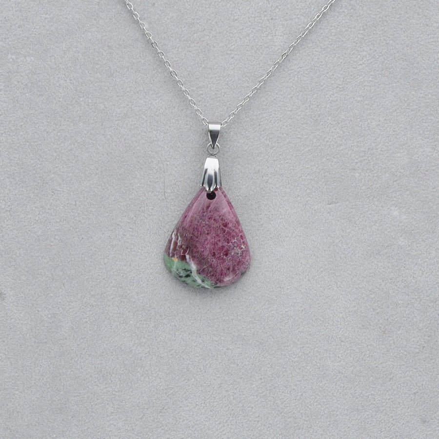 Fuschite Rubis Cabochon percé 75