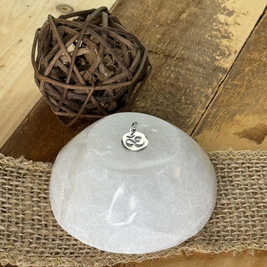 Ohm médaillon INOX (Argentée ou Dorée)