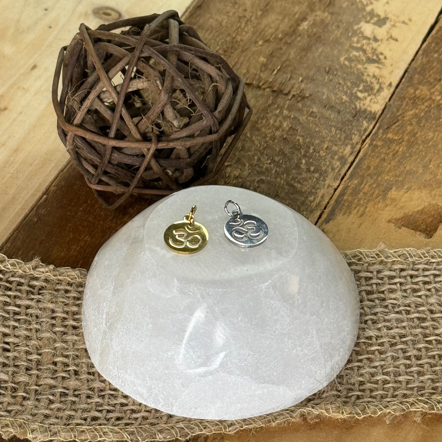 Ohm médaillon INOX (Argentée ou Dorée)