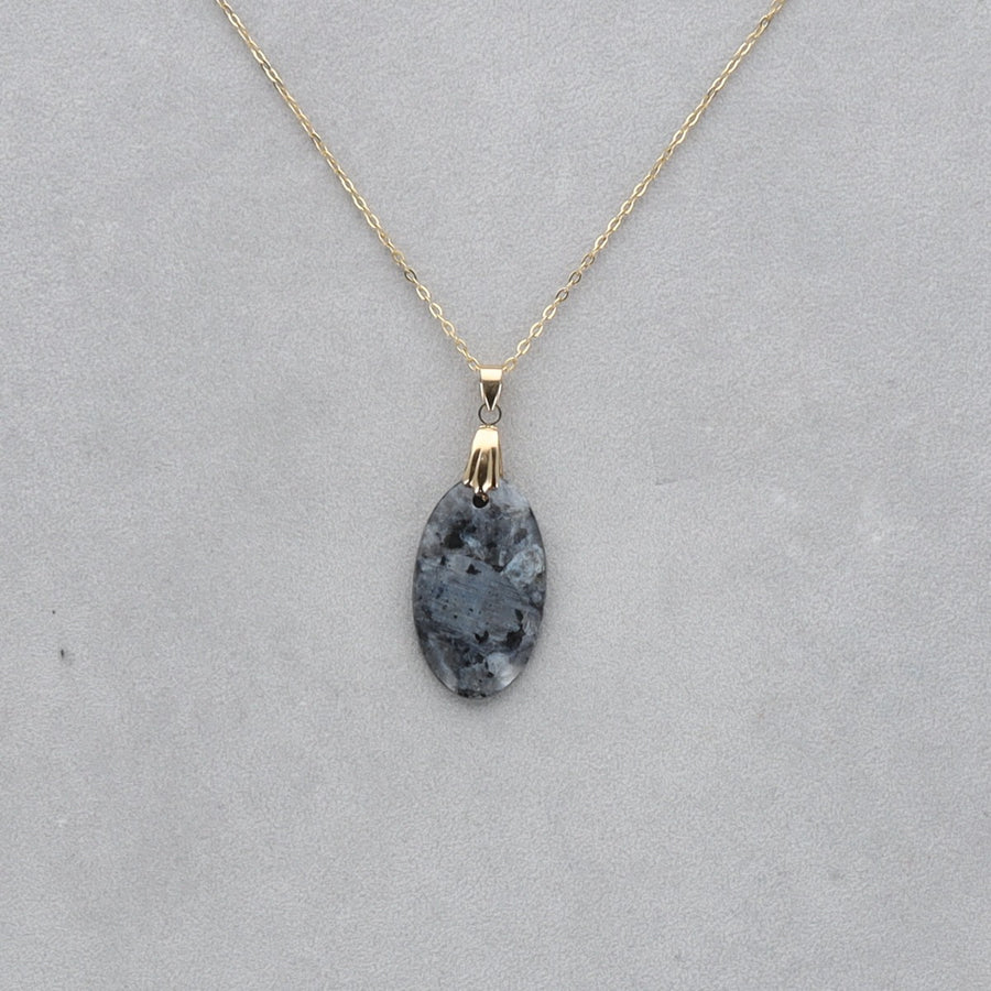 Larvikite Cabochon percé 47