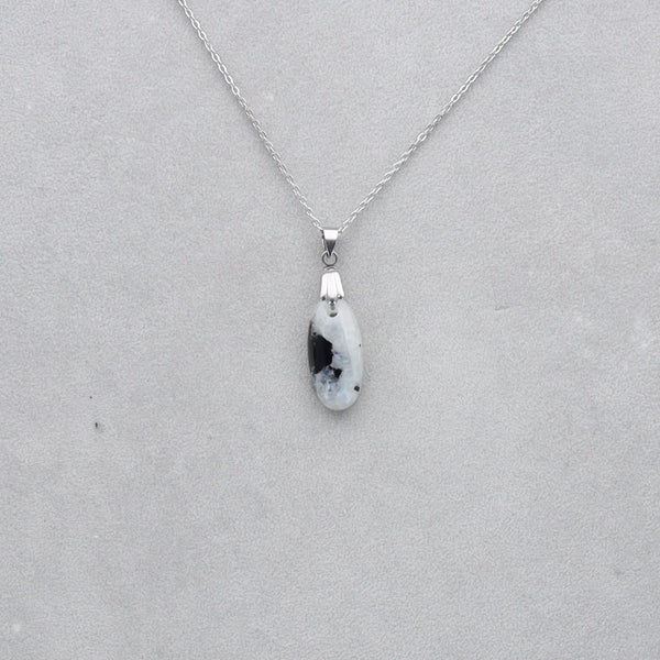 Pierre de Lune Tourmaline Cabochon percé 57