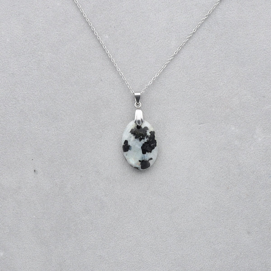Pierre de Lune Tourmaline Cabochon percé 60
