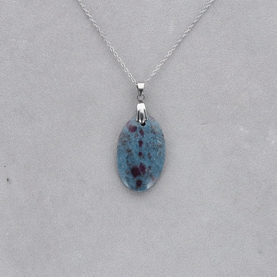 Rubis Cyanite Cabochon percé 11