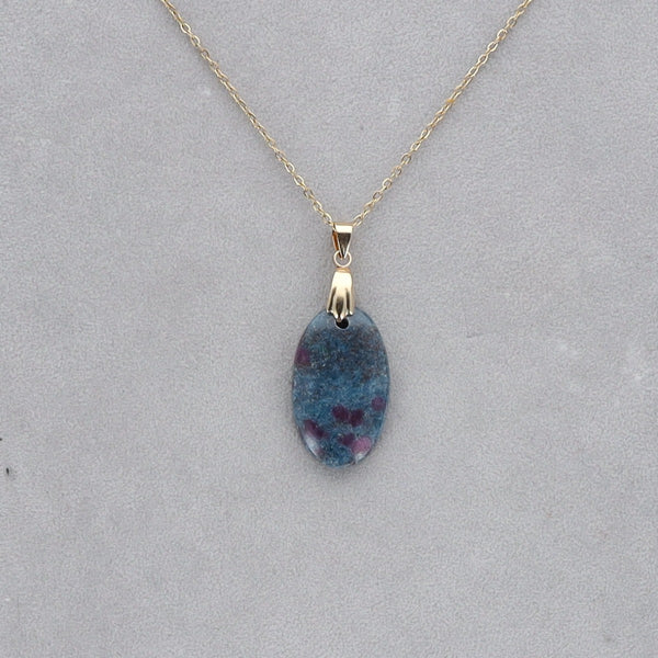 Rubis Cyanite Cabochon percé 1