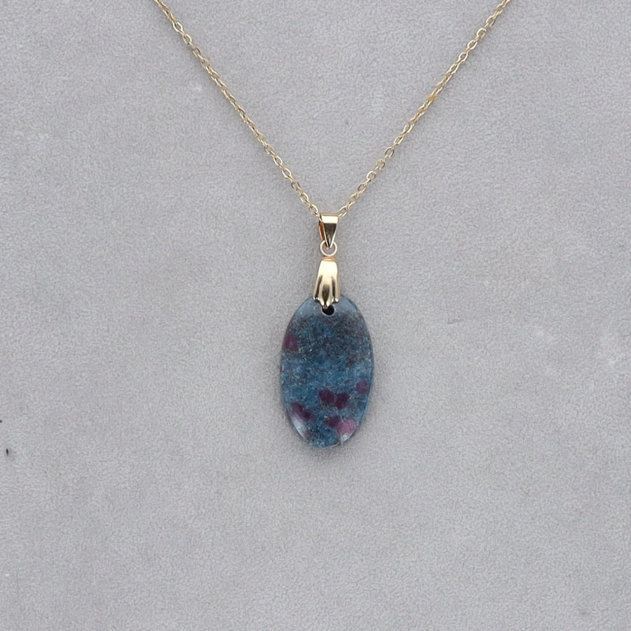 Rubis Cyanite Cabochon percé 1