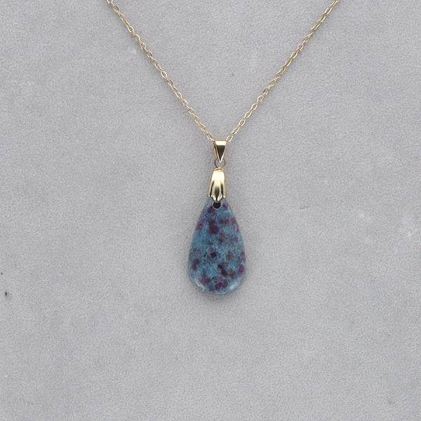 Rubis Cyanite Cabochon percé 4