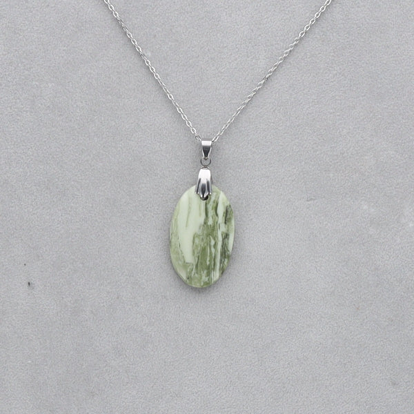 Serpentine Cabochon percé 18